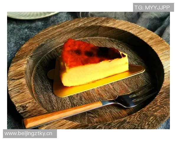 蛋糕面包的美味世界:探索创新口味与制作技巧的完美融合 蛋糕面包的美味世界:探索创新口味与制作技巧的完美融合